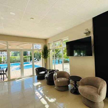 Sunny House 304 Three Bedroom Apartament